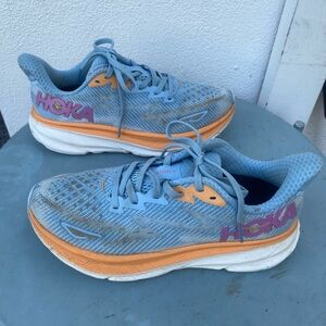 Women's Hoka Clifton 9 Running Shoes (6.5 US)